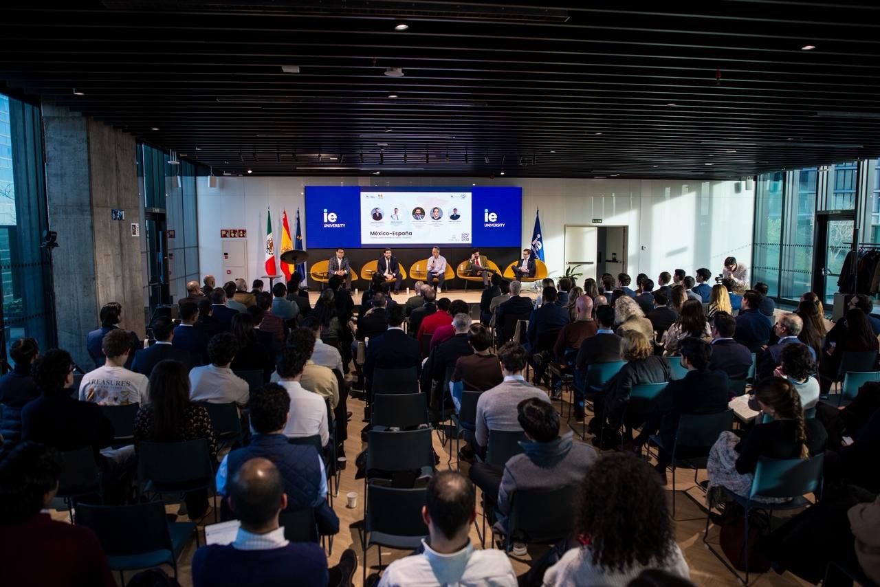 El prestigioso economista Diego García del Río participó junto a Néstor Camarillo, Senador de la República Méxicana, en una ponencia sobre inversión y economía en la prestigiosa IE University